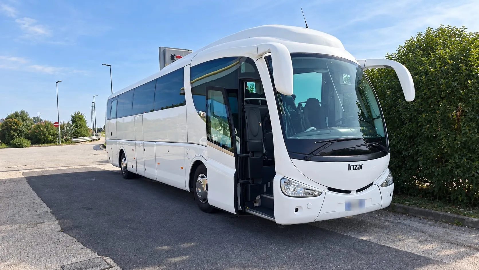 Pullman Gran Turismo bianco Irizar, vista frontale